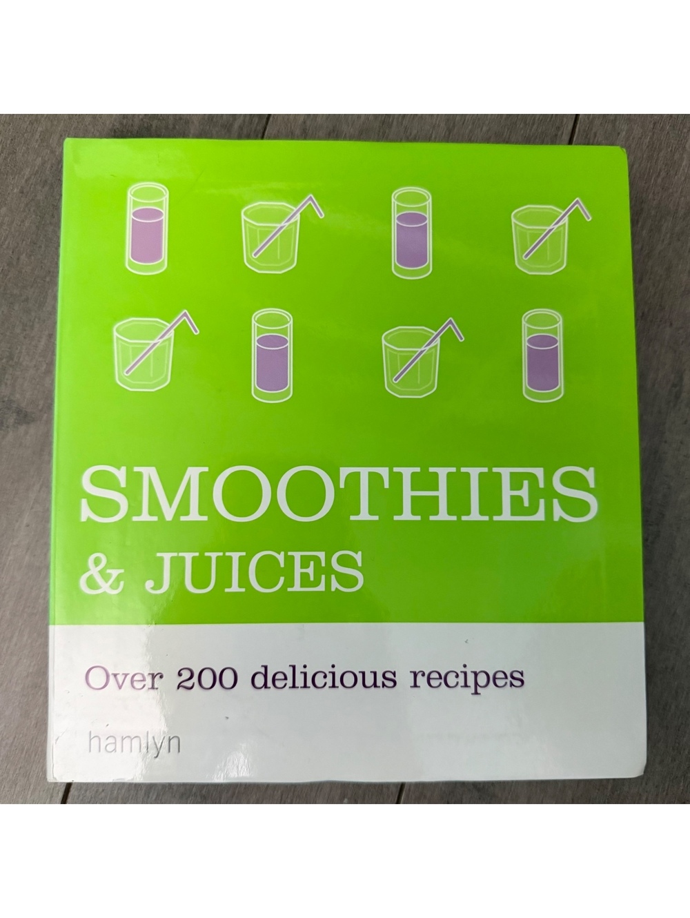 Smoothies & Juices: Over 200 Delicious Recipes Cookbook